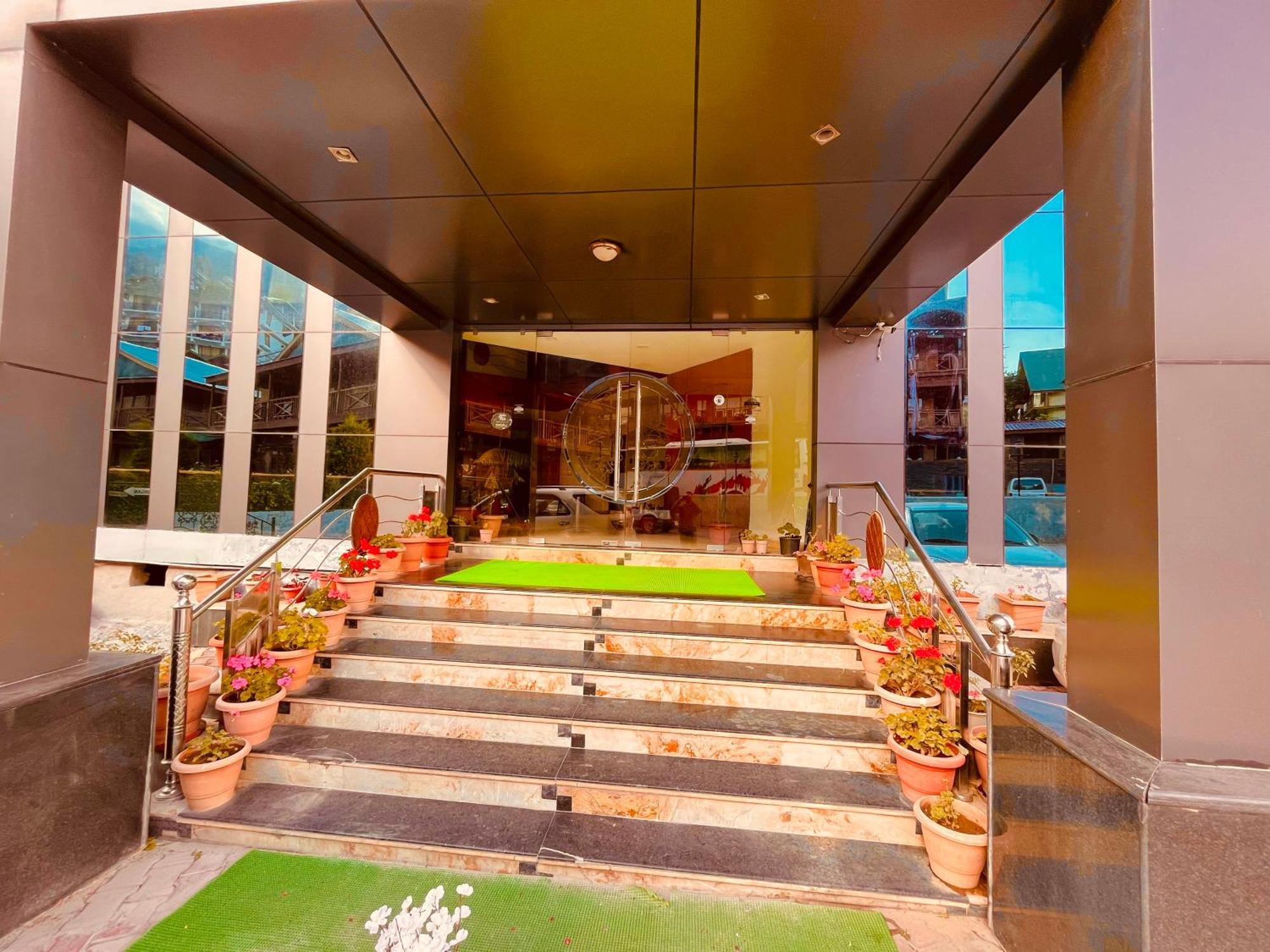 Hotel Midtown Manali Εξωτερικό φωτογραφία